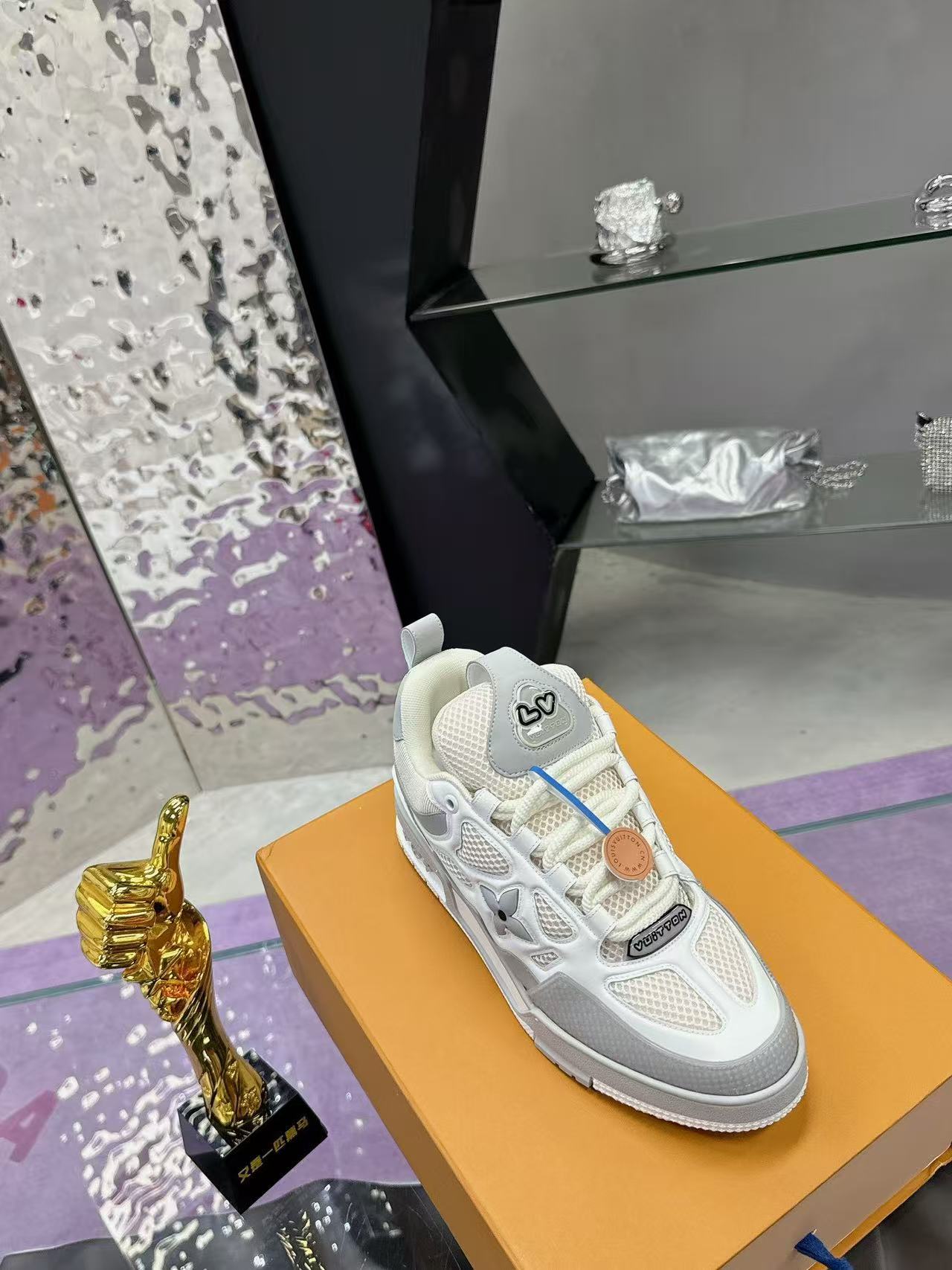 LV Skate  grey