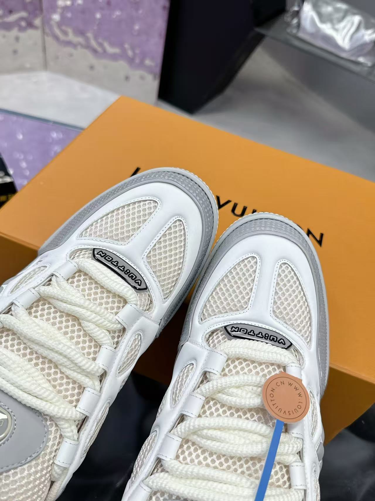 LV Skate  grey