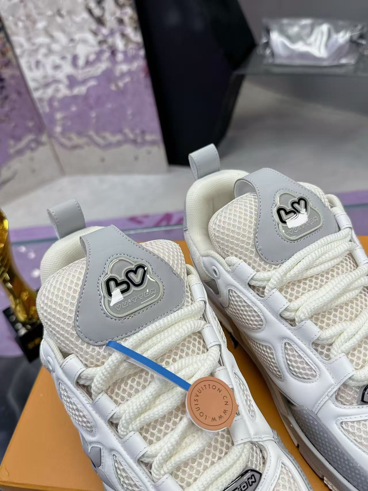 LV Skate  grey