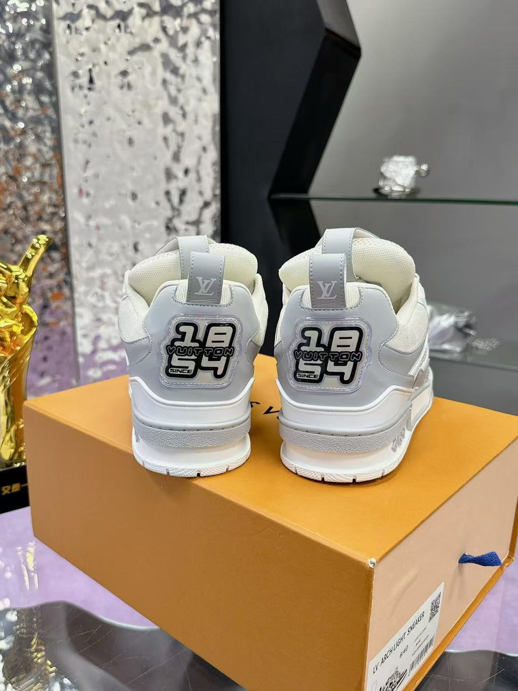 LV Skate  grey