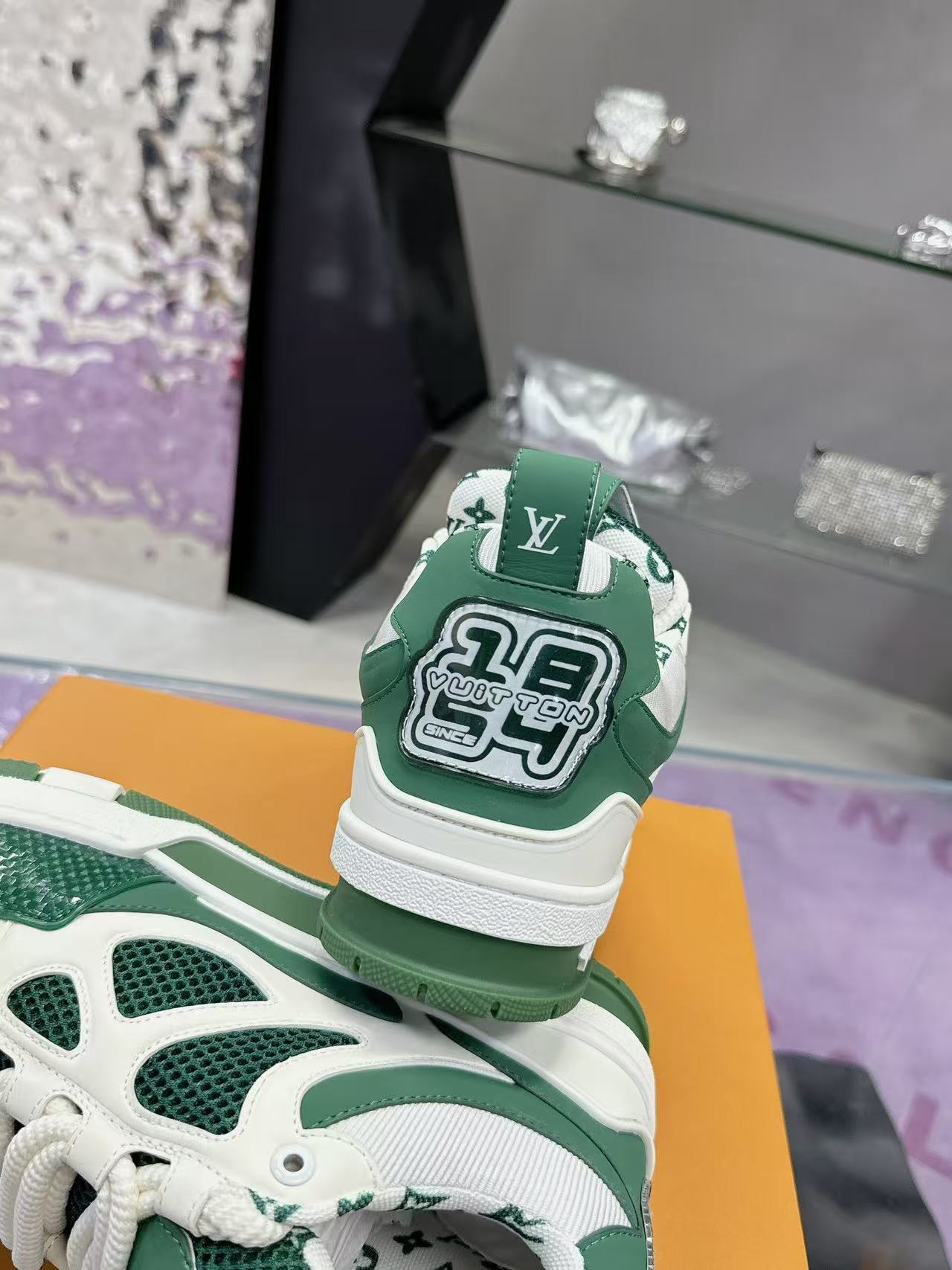 LV Skate green white