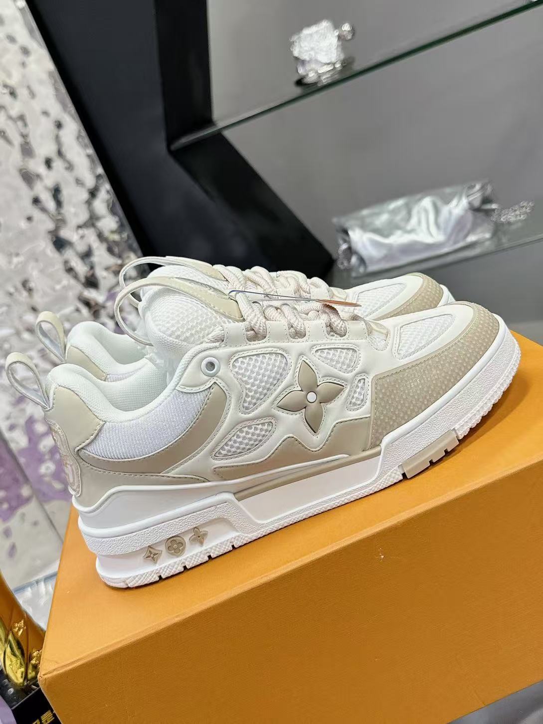 LV  Skate Beige White