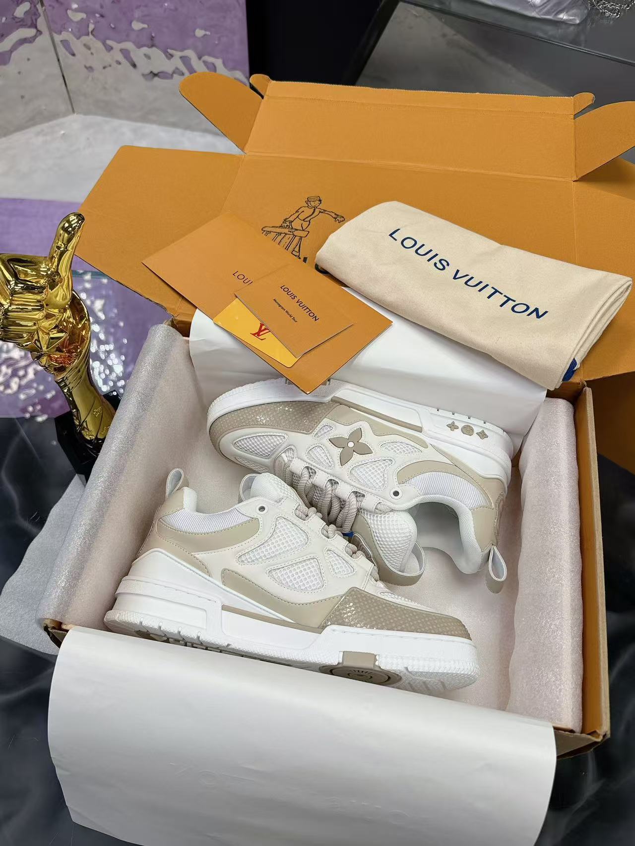 LV  Skate Beige White