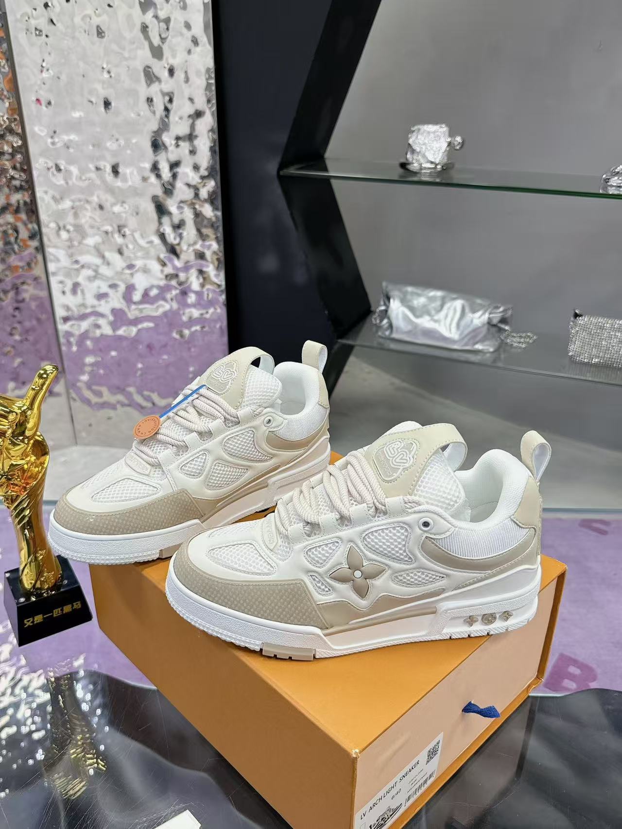 LV  Skate Beige White