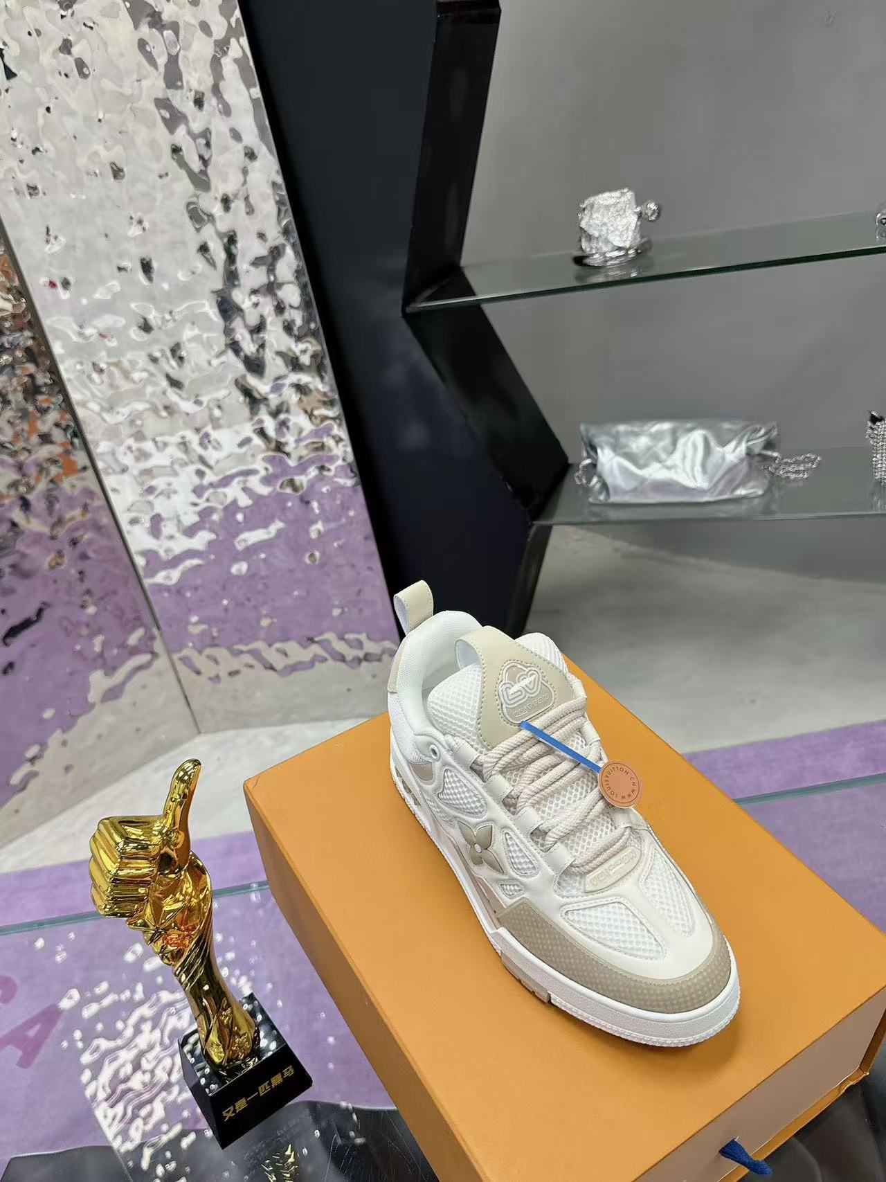 LV  Skate Beige White