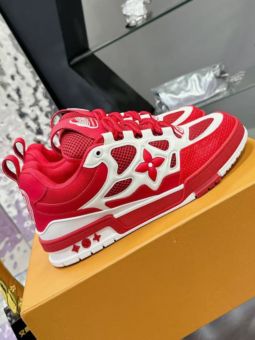 LV  Skate red
