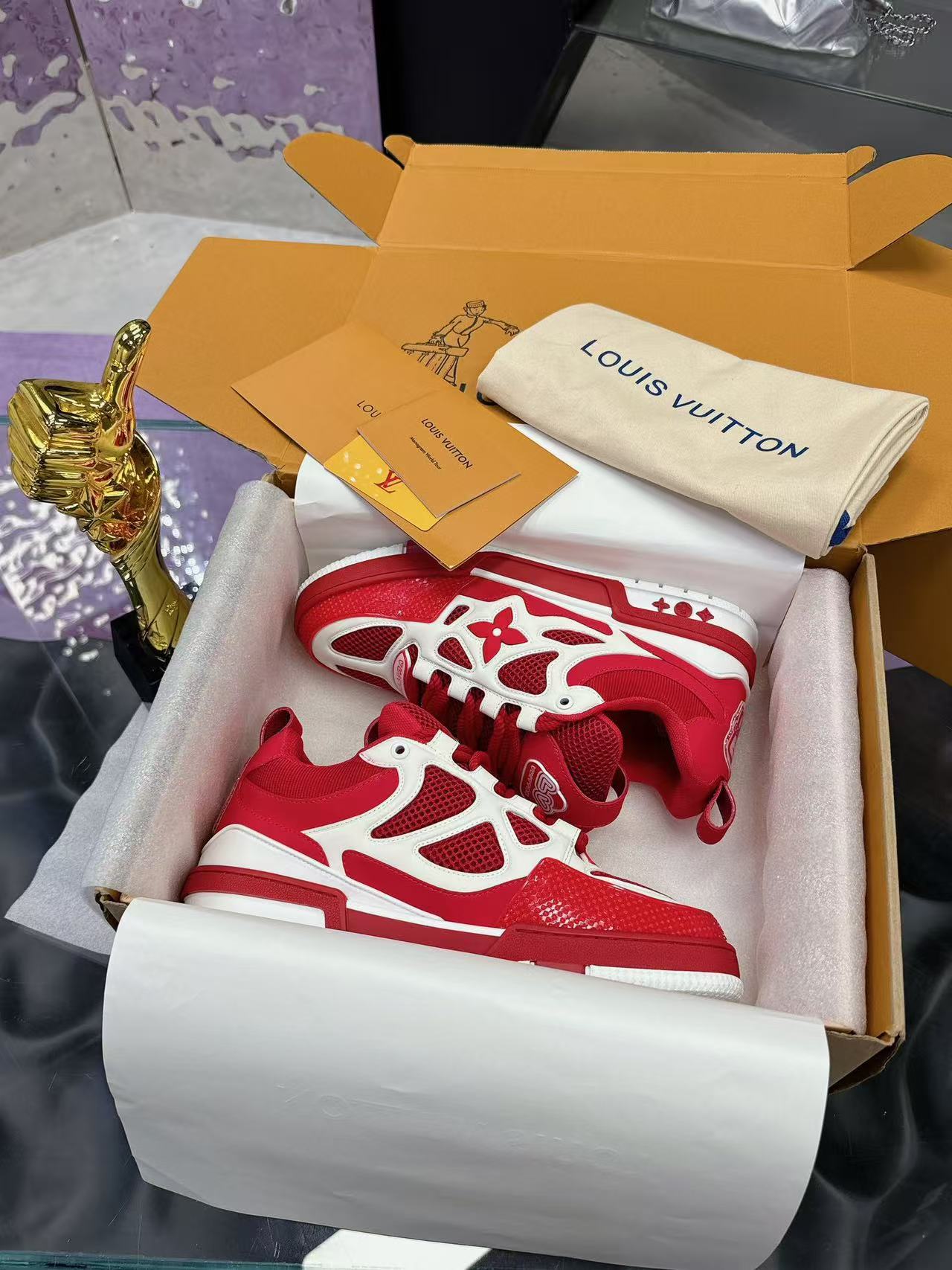 LV  Skate red