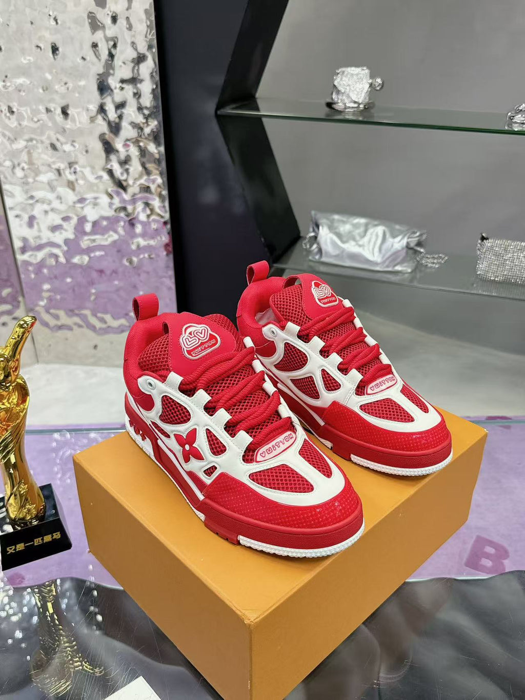 LV  Skate red
