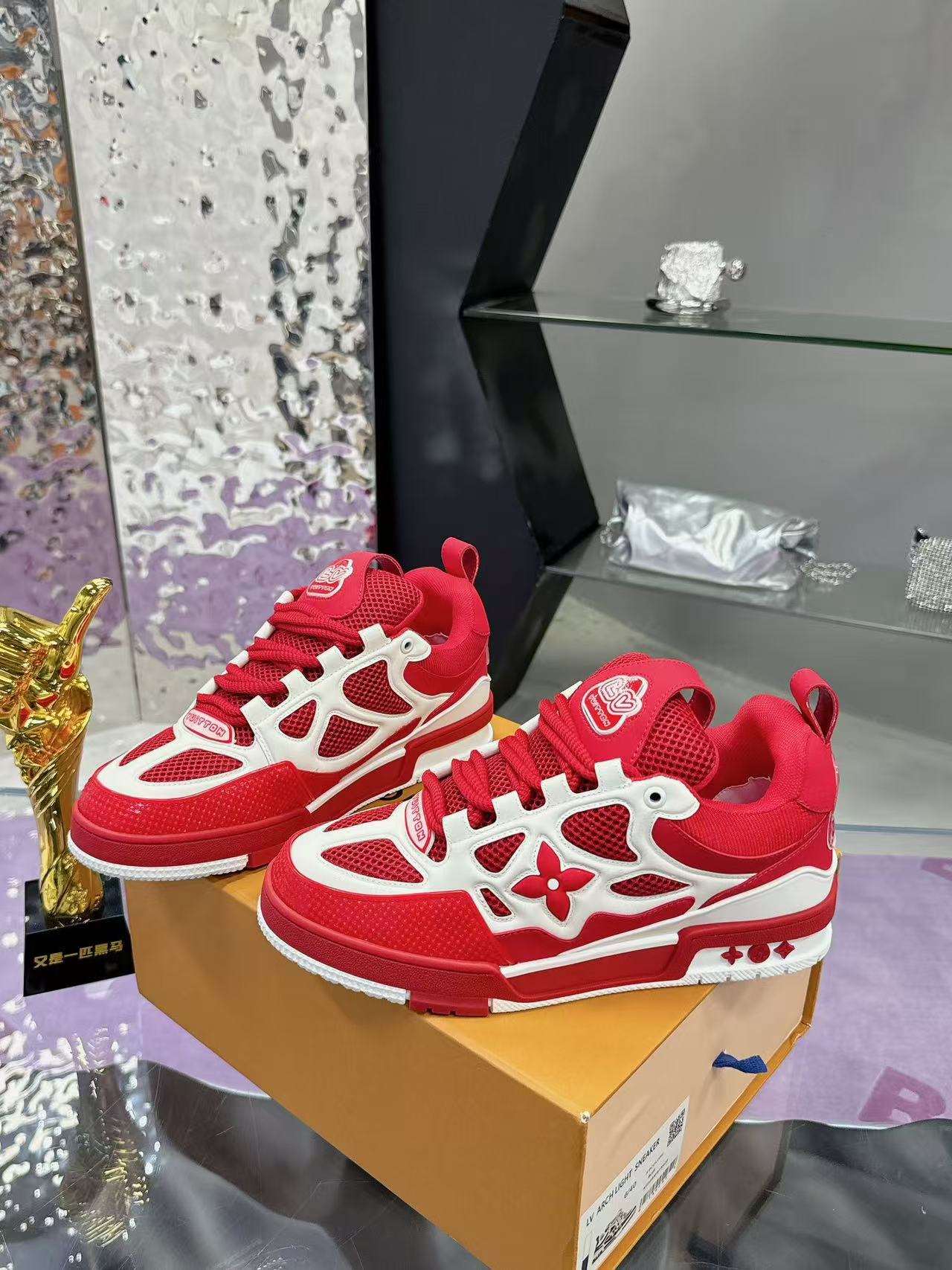 LV  Skate red