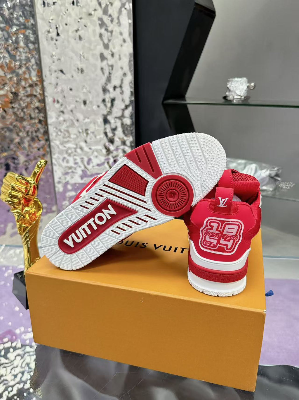 LV  Skate red