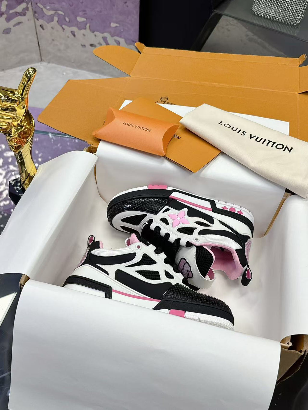 LV Skate black pink