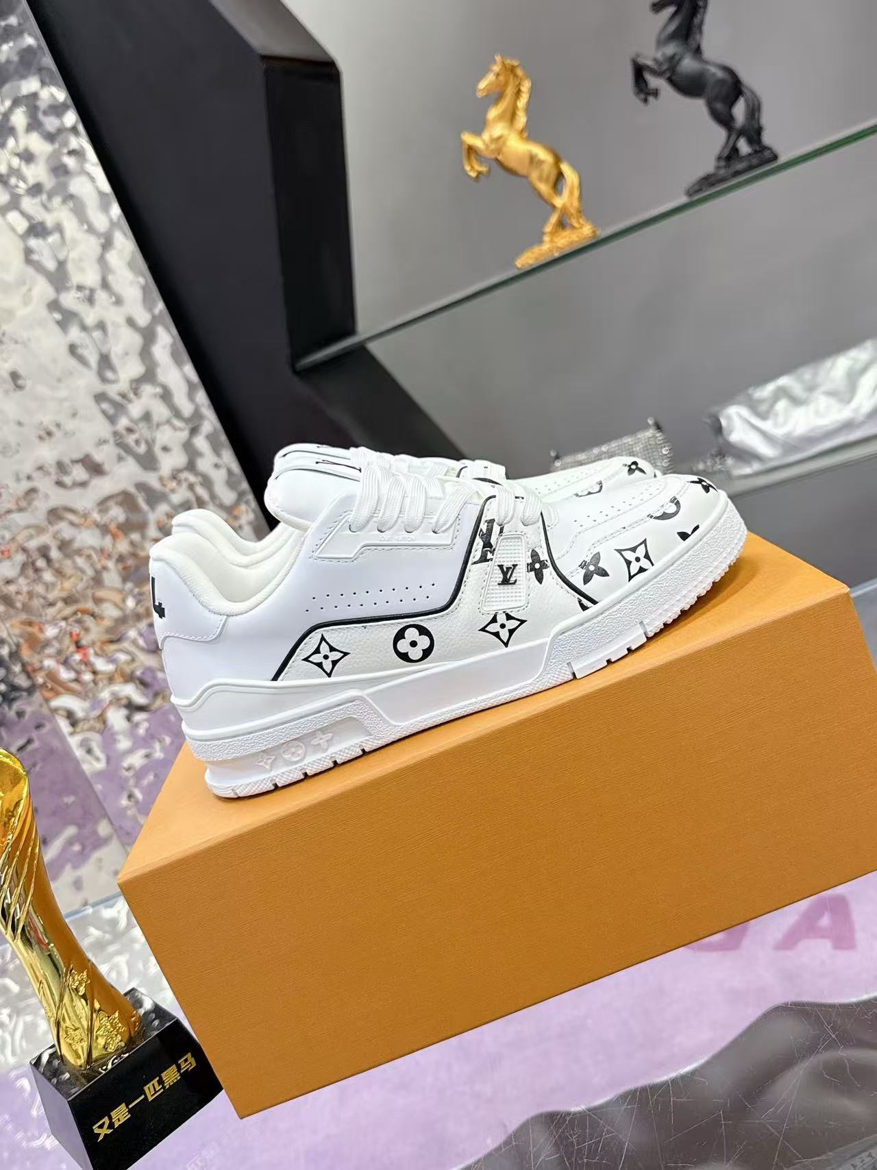 LV trainer white and black print