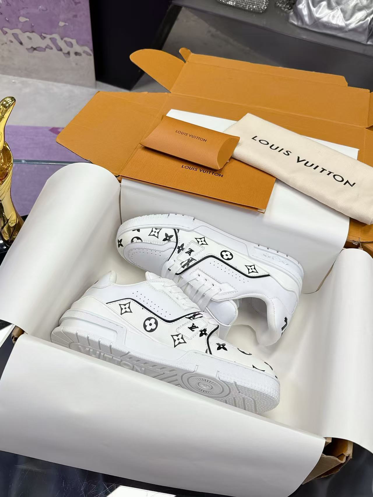 LV trainer white and black print