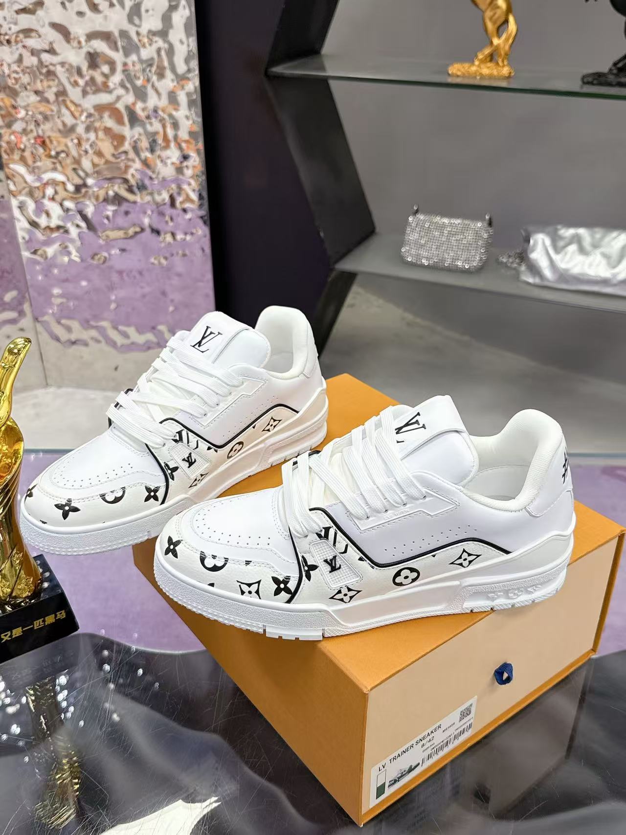 LV trainer white and black print