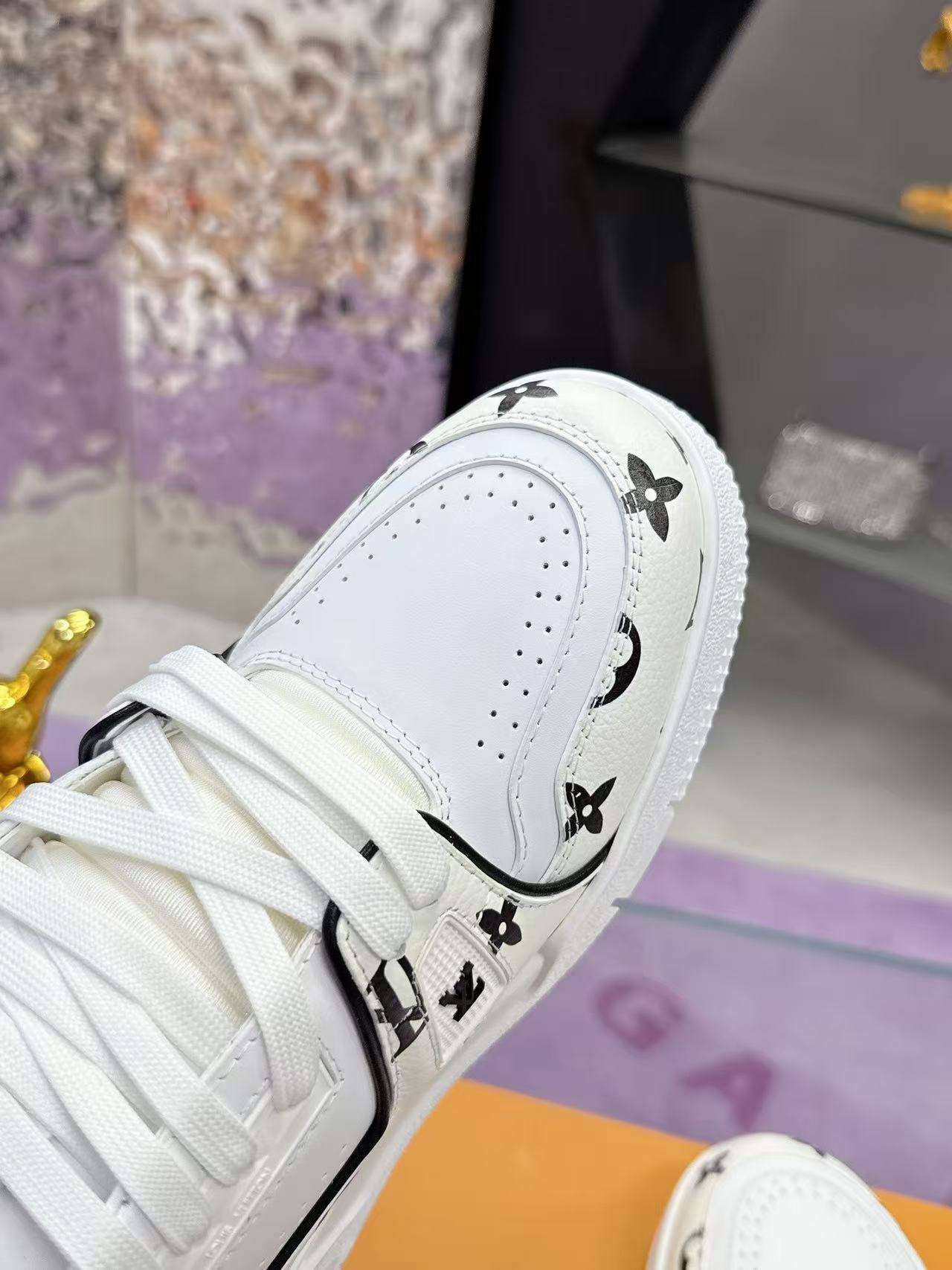LV trainer white and black print