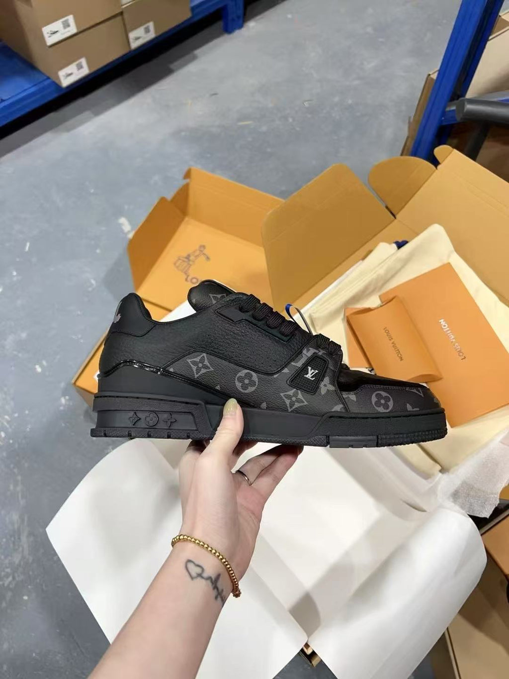 LV  trainer Luxury Grey