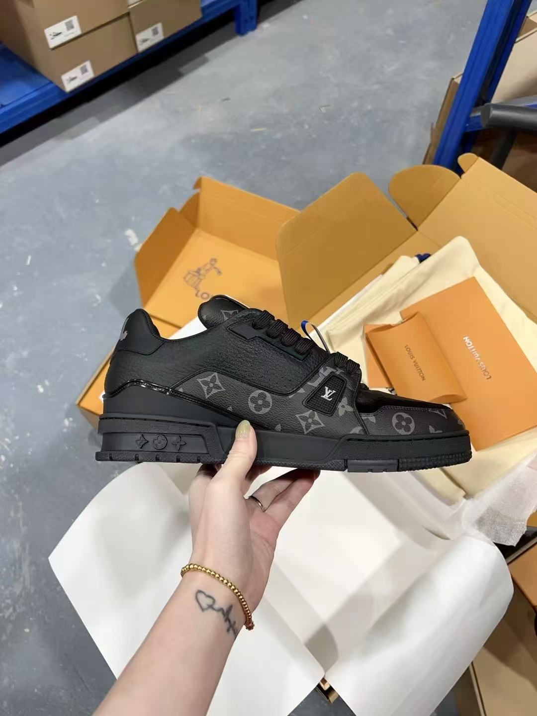 LV  trainer Luxury Grey