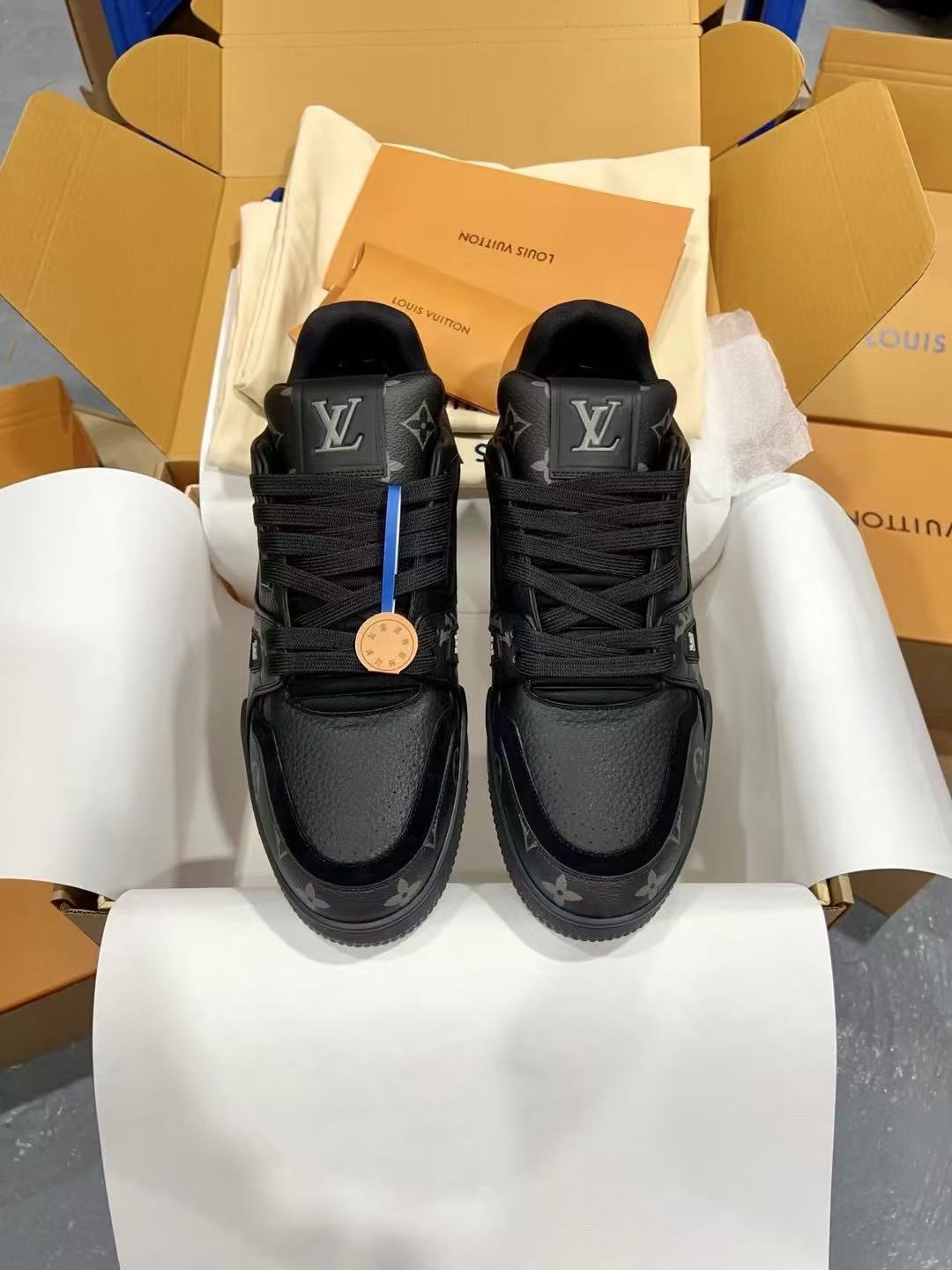 LV  trainer Luxury Grey