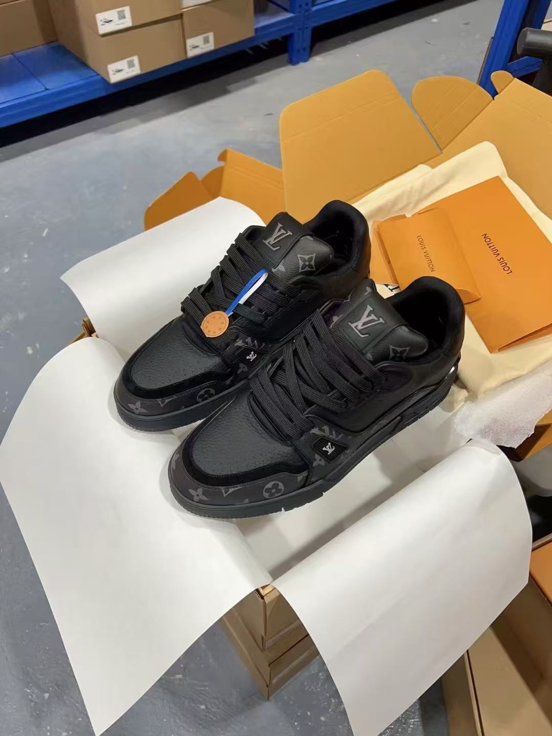LV  trainer Luxury Grey