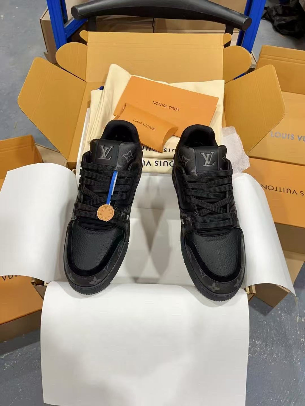 LV  trainer Luxury Grey