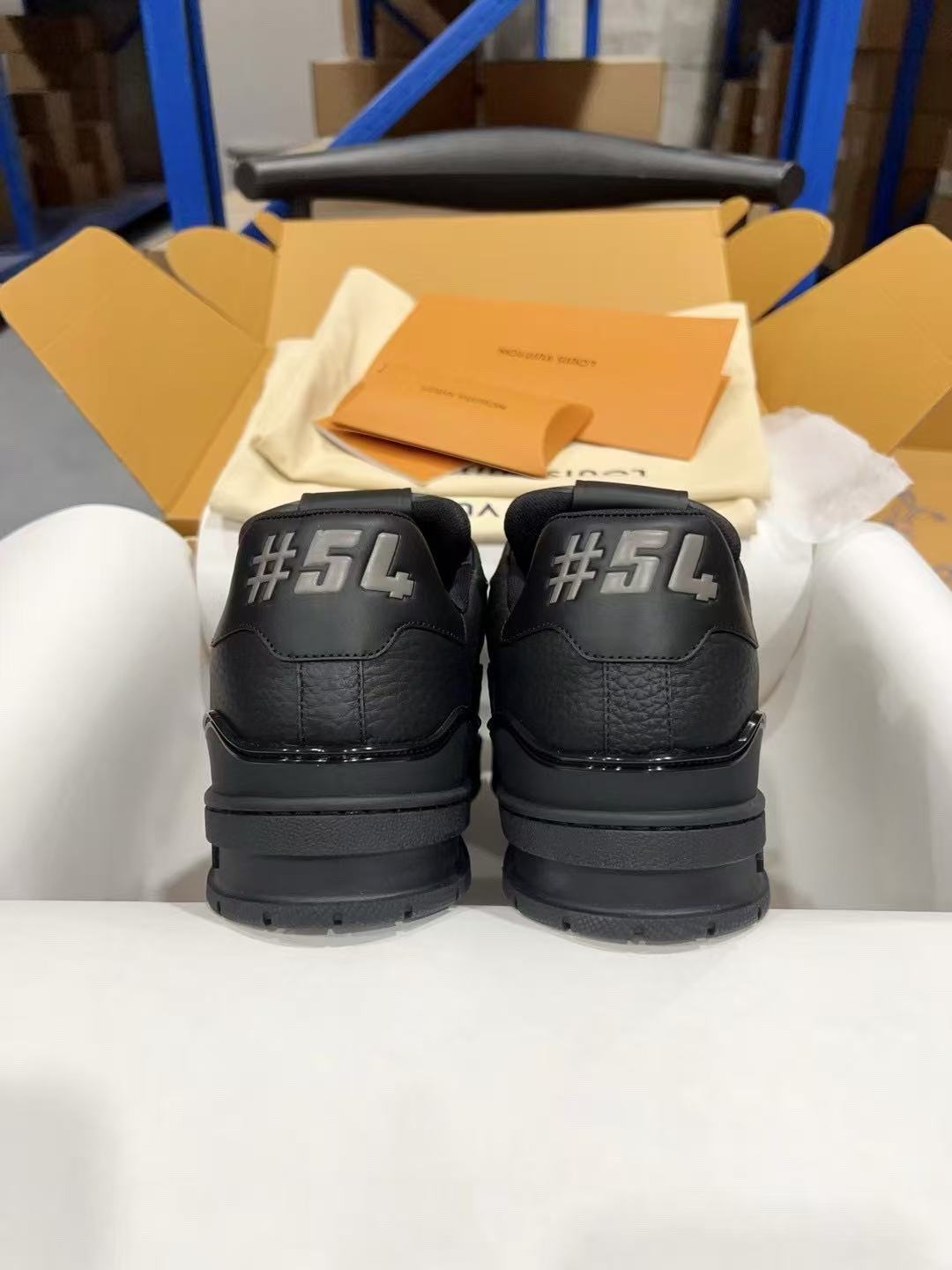 LV  trainer Luxury Grey