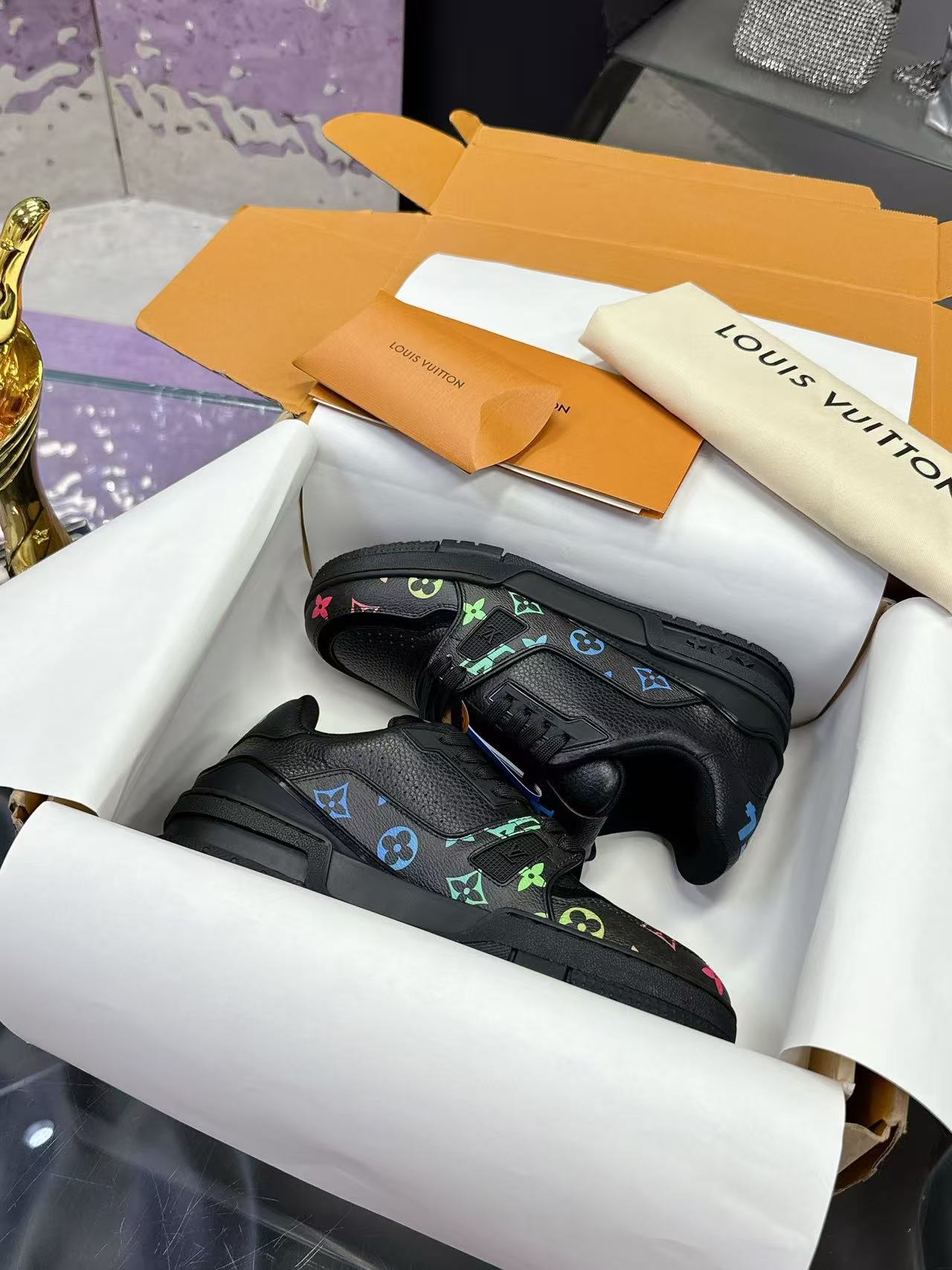 LV trainer black color print