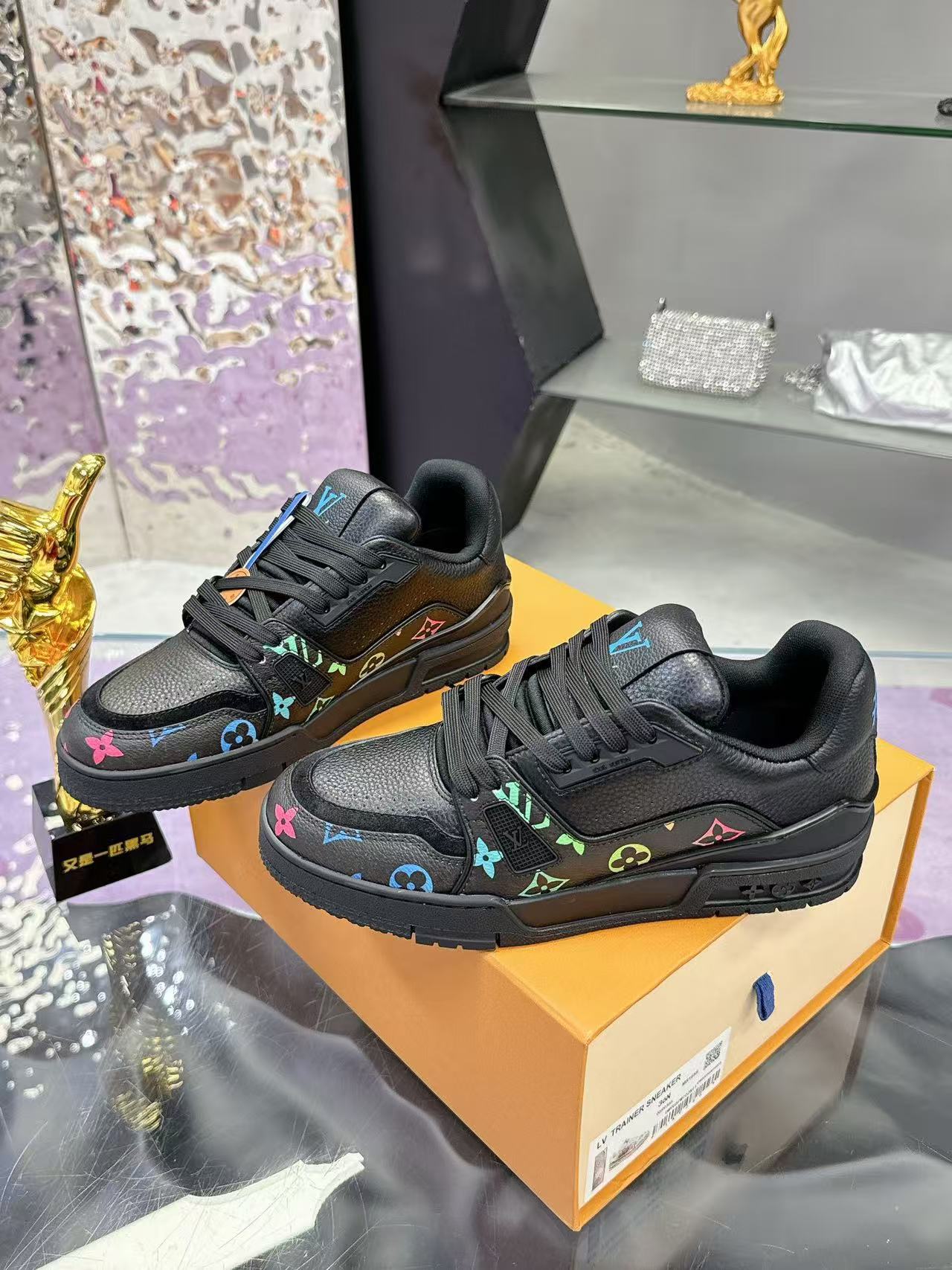 LV trainer black color print
