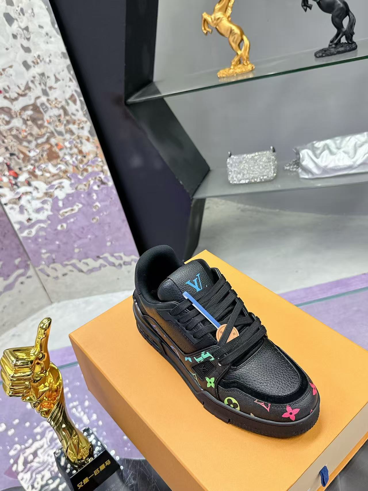 LV trainer black color print