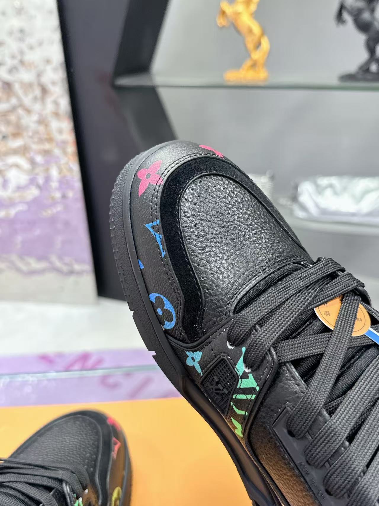 LV trainer black color print