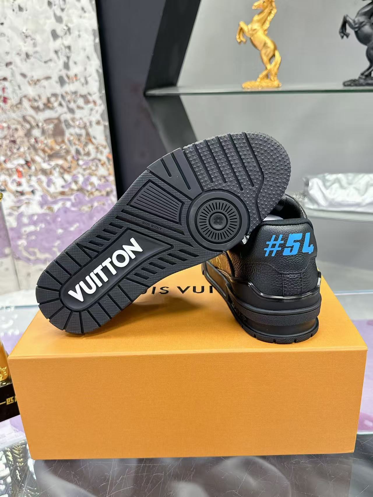 LV trainer black color print