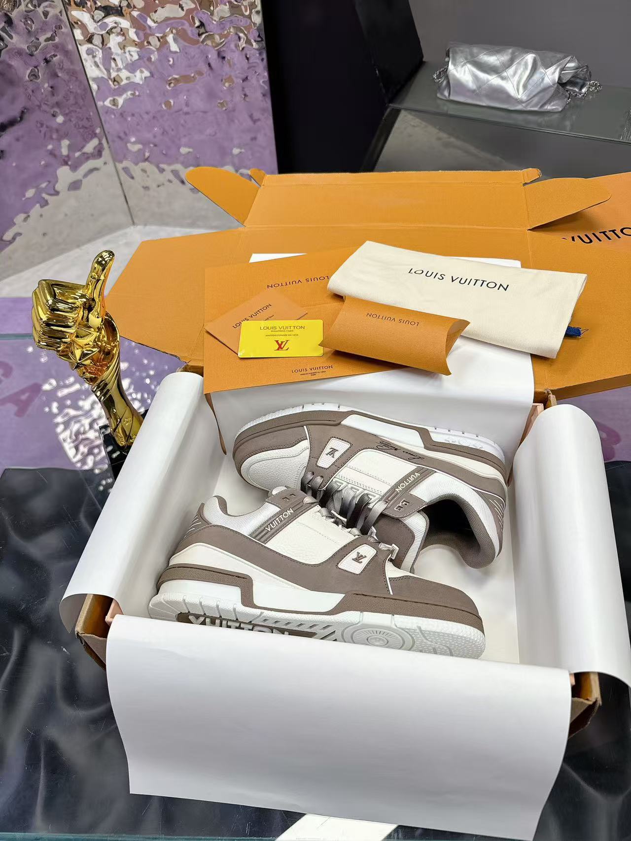 LV trainer light pink