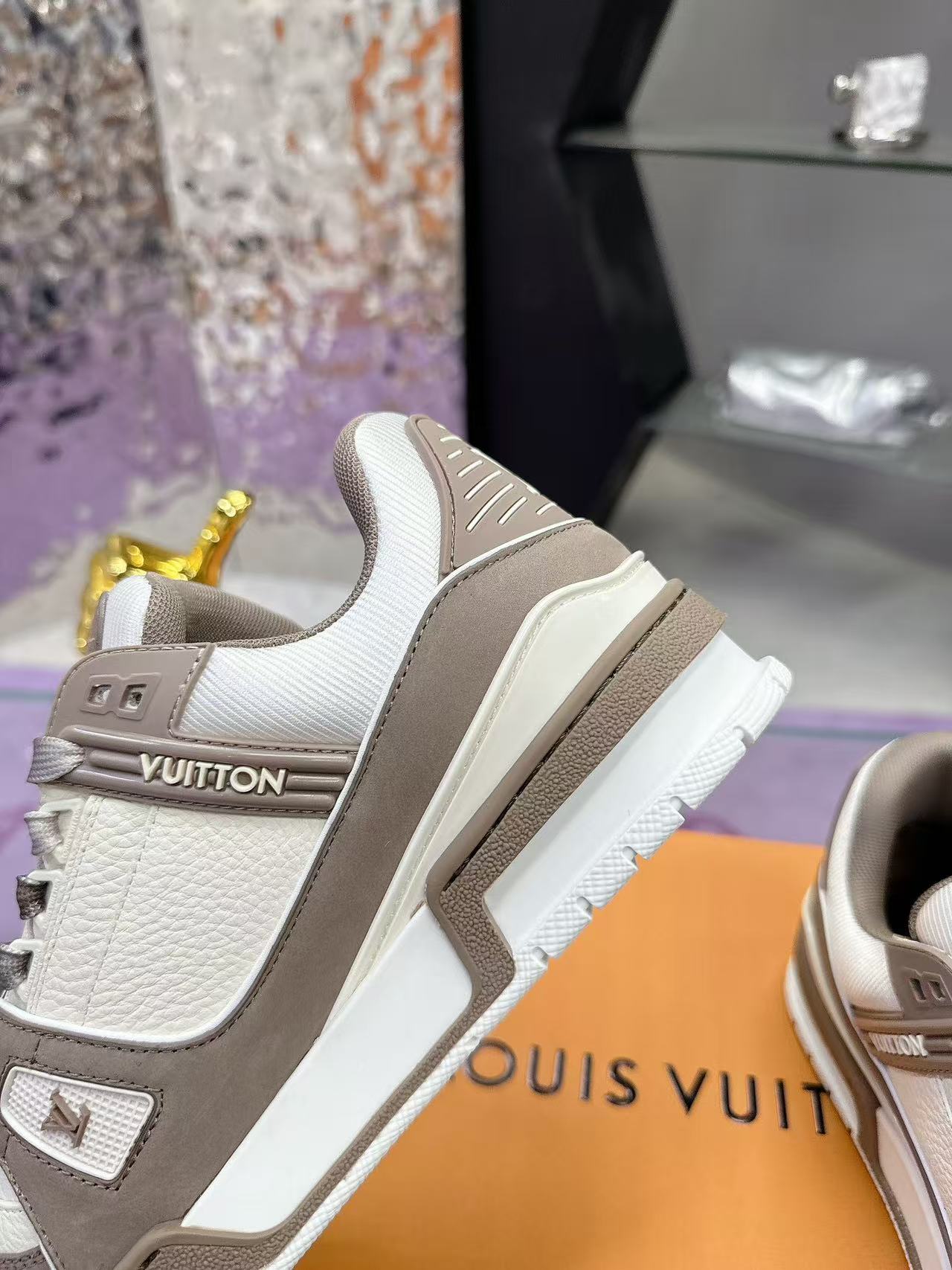 LV trainer light pink