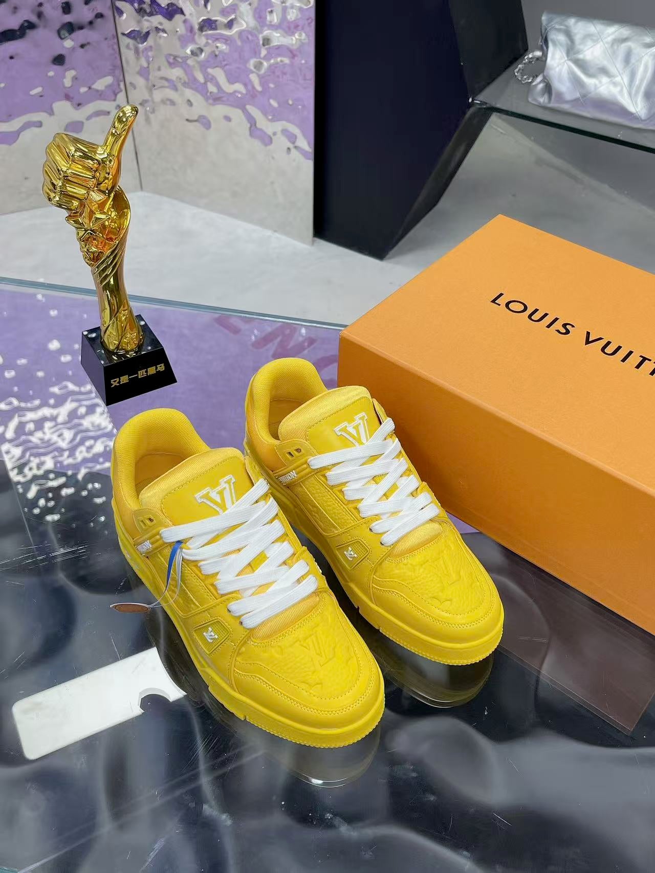 LV trainer yellow