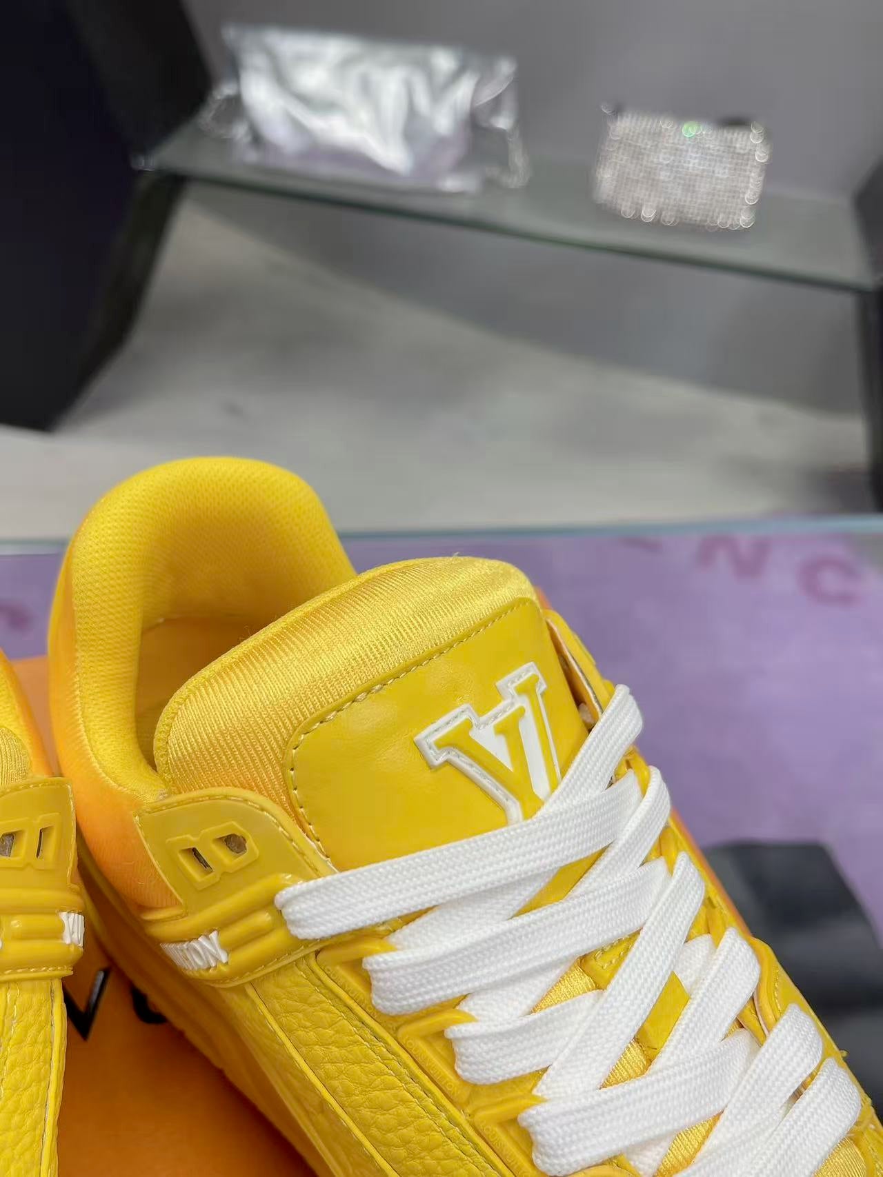 LV trainer yellow