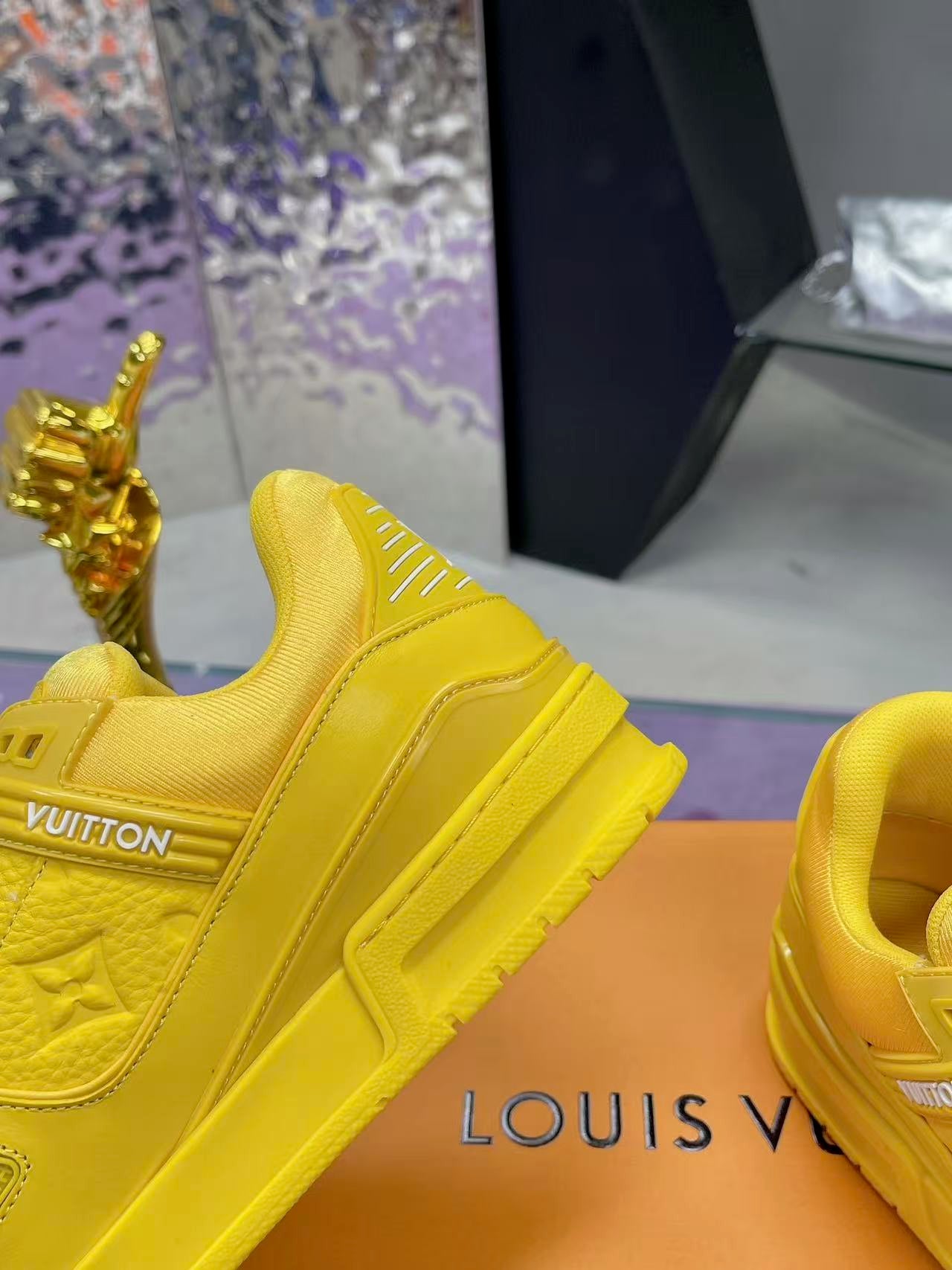 LV trainer yellow