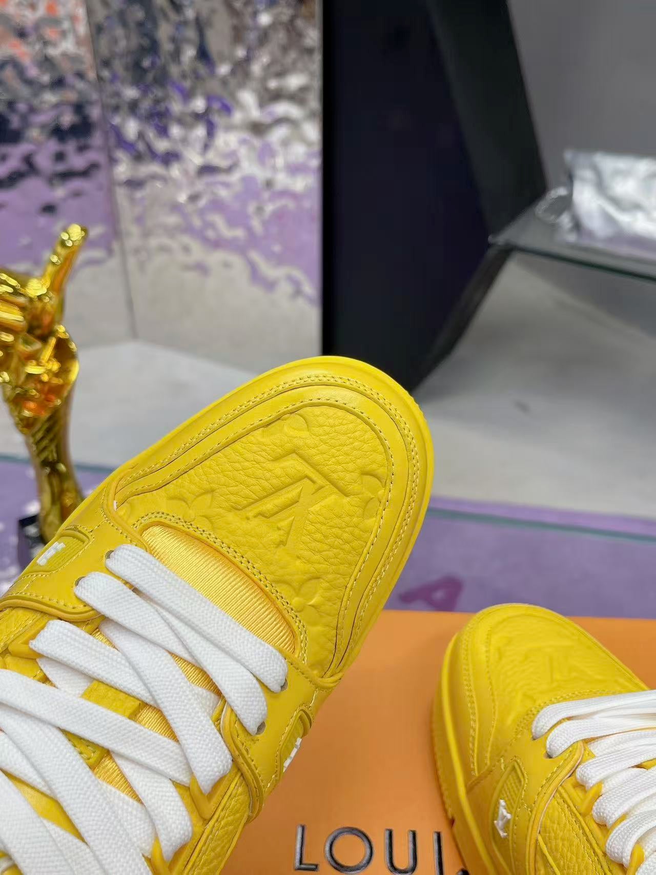 LV trainer yellow