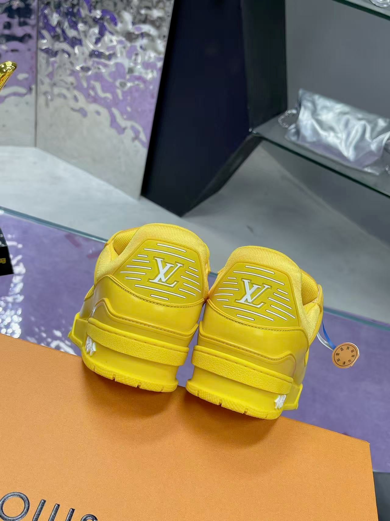 LV trainer yellow