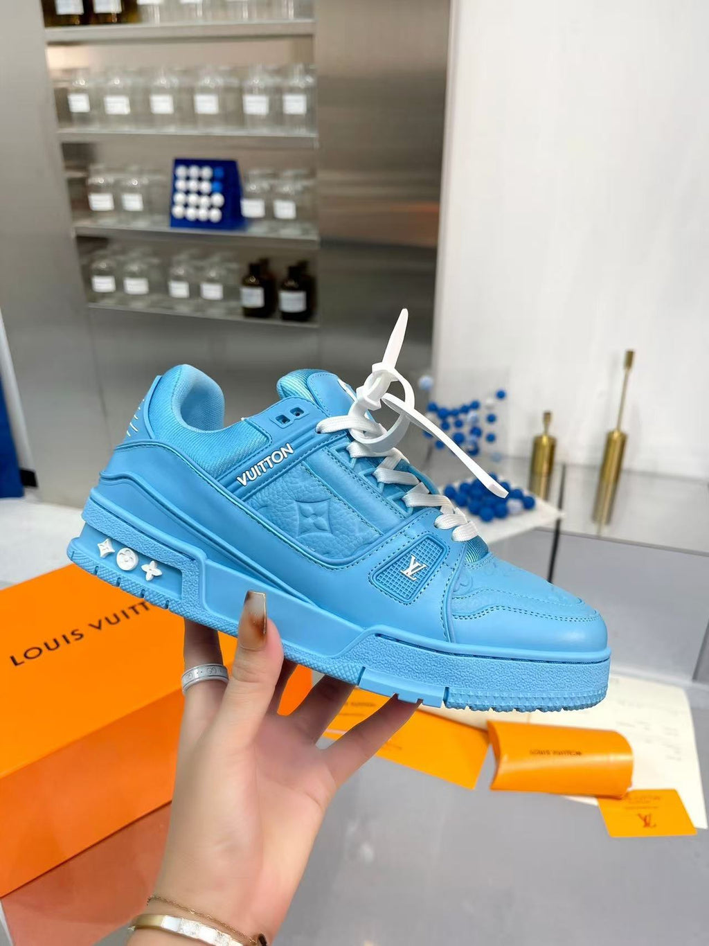 LV trainer blue