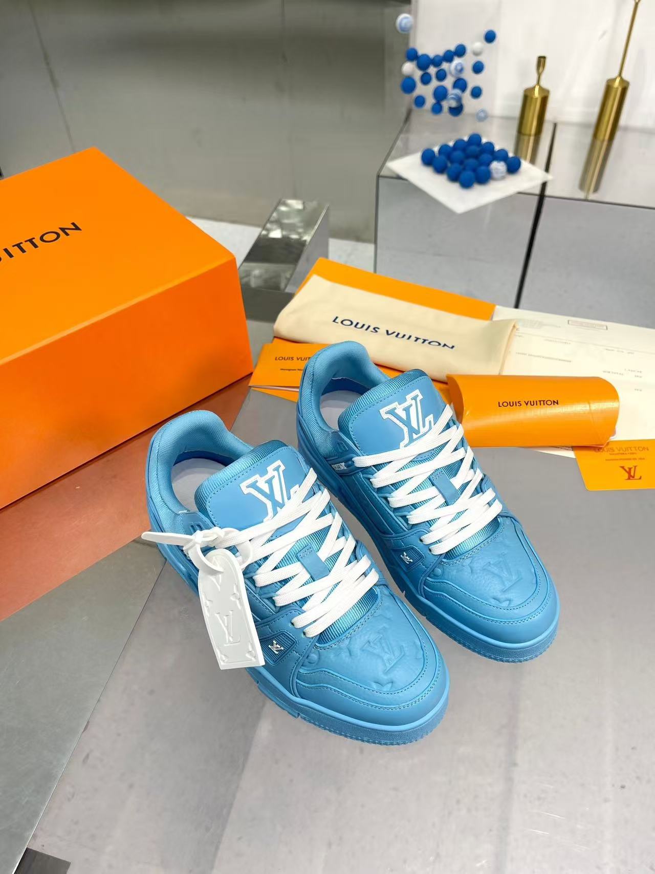 LV trainer blue