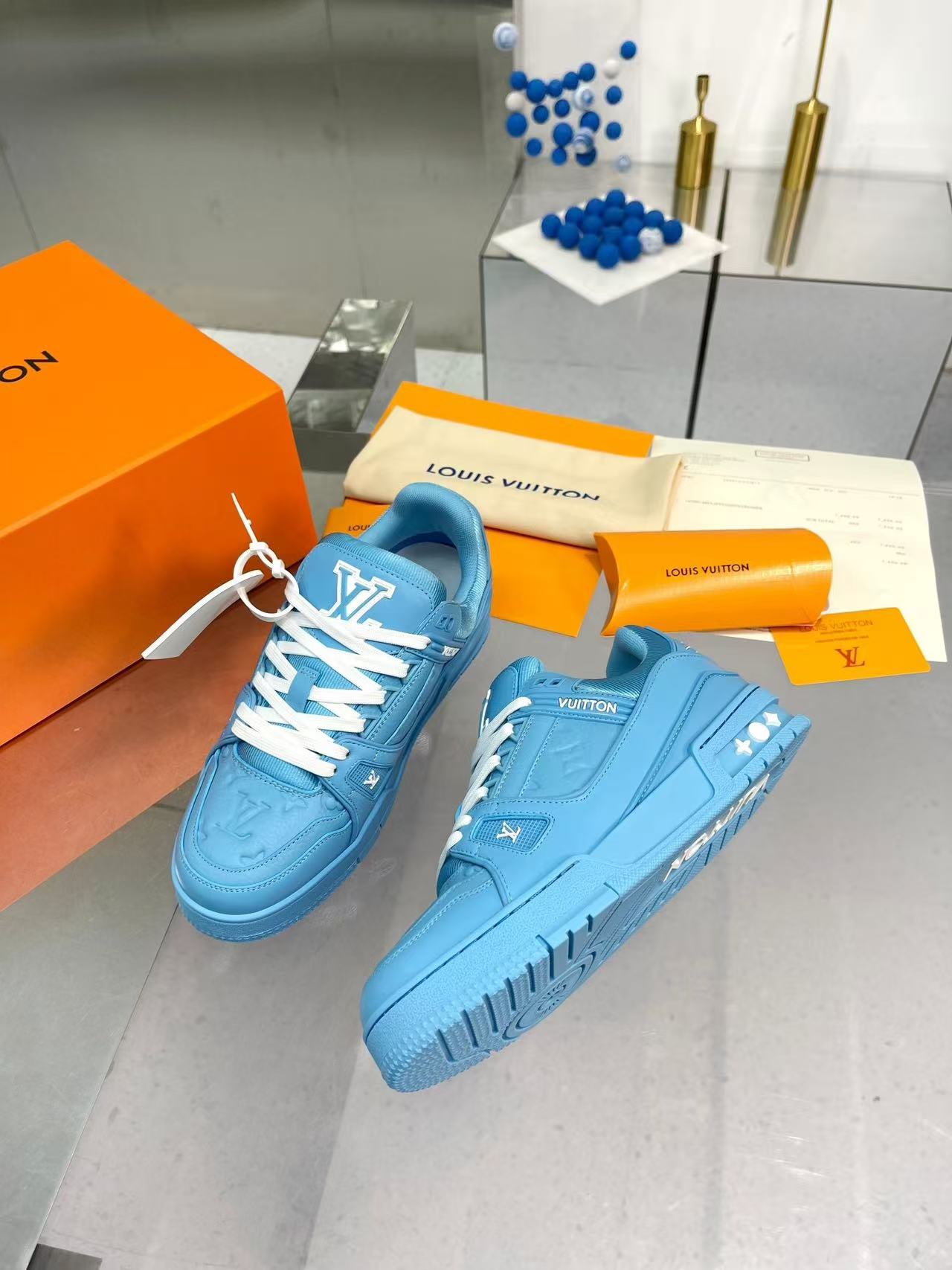 LV trainer blue