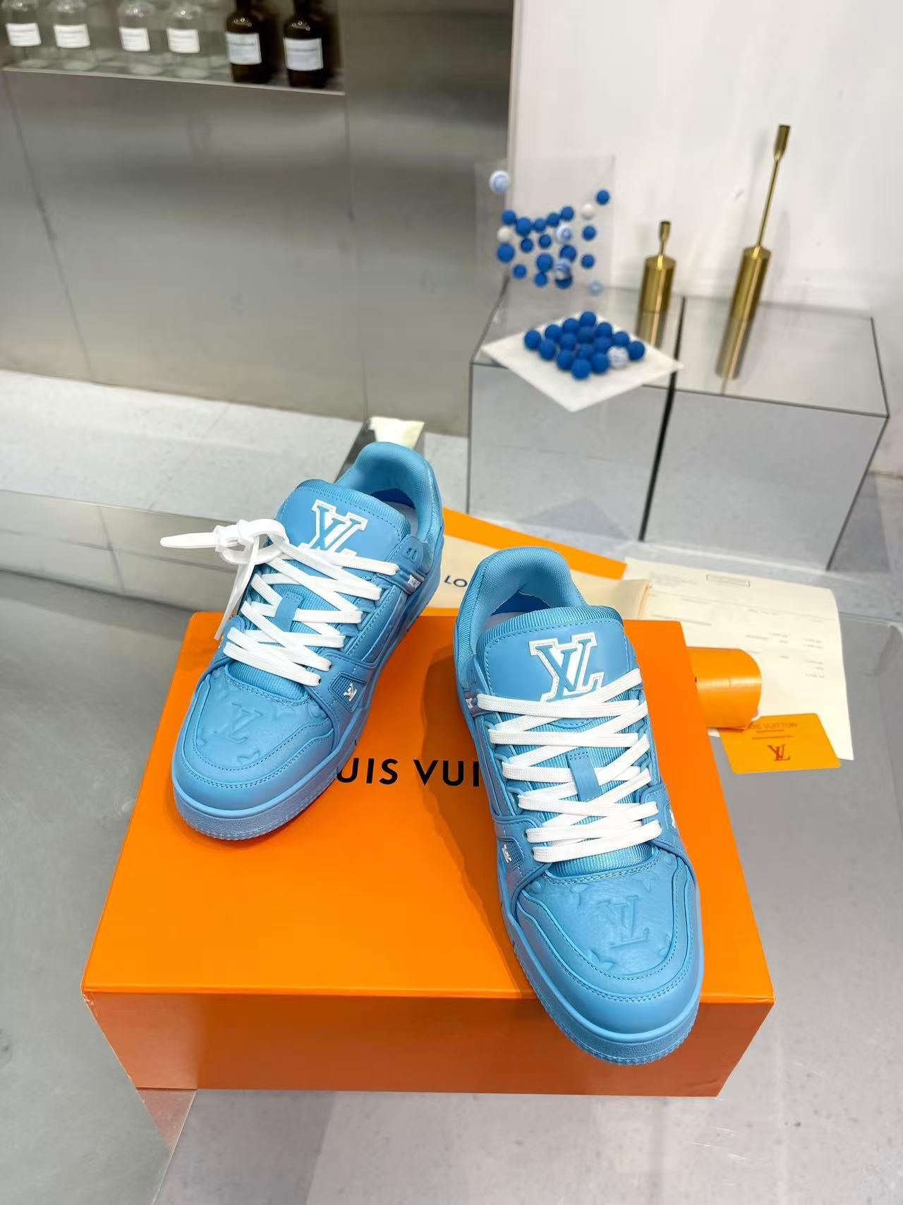 LV trainer blue