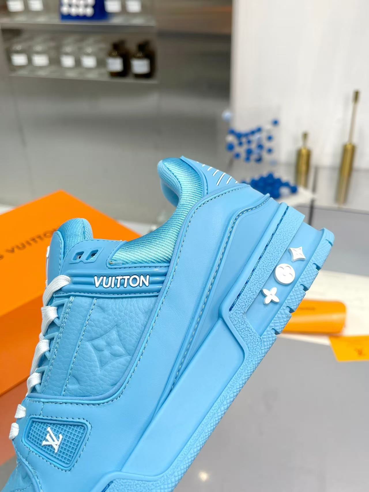 LV trainer blue