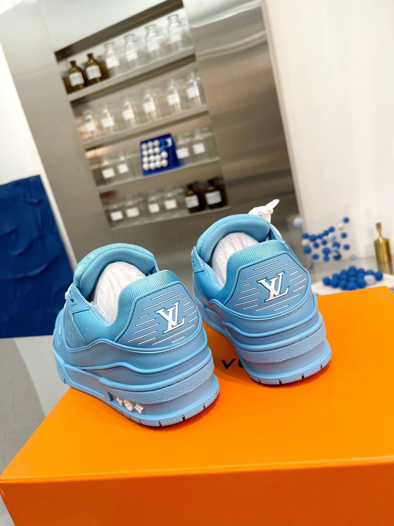 LV trainer blue