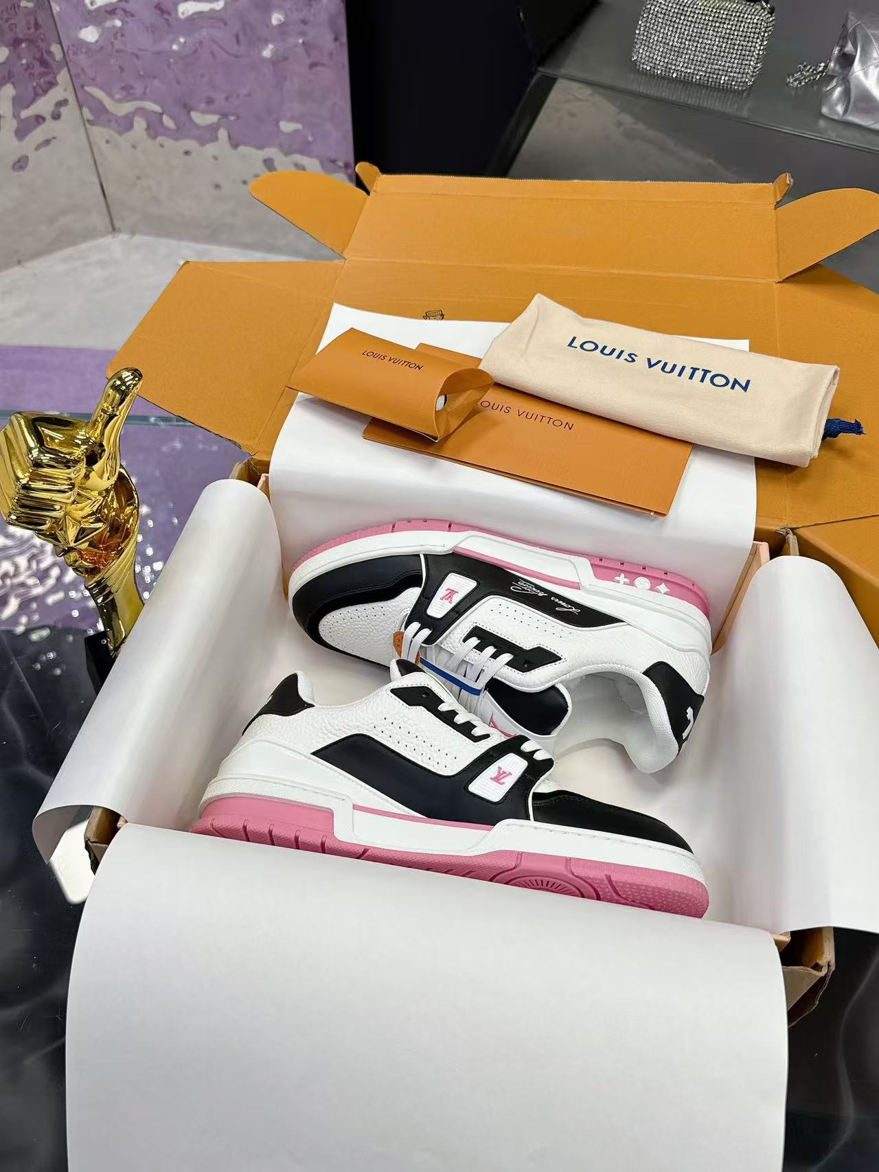 LV trainer pink, white and black