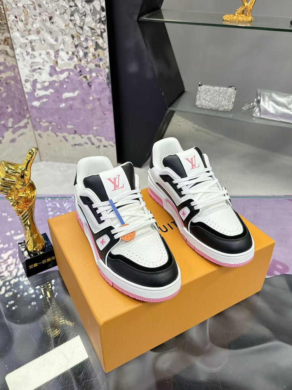 LV trainer pink, white and black
