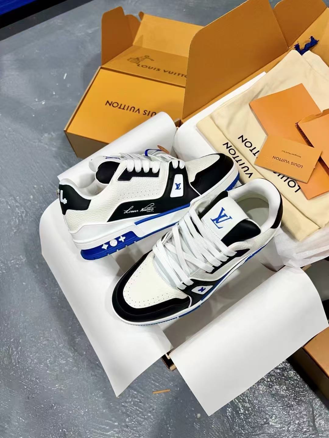 LV trainer blue, white and black