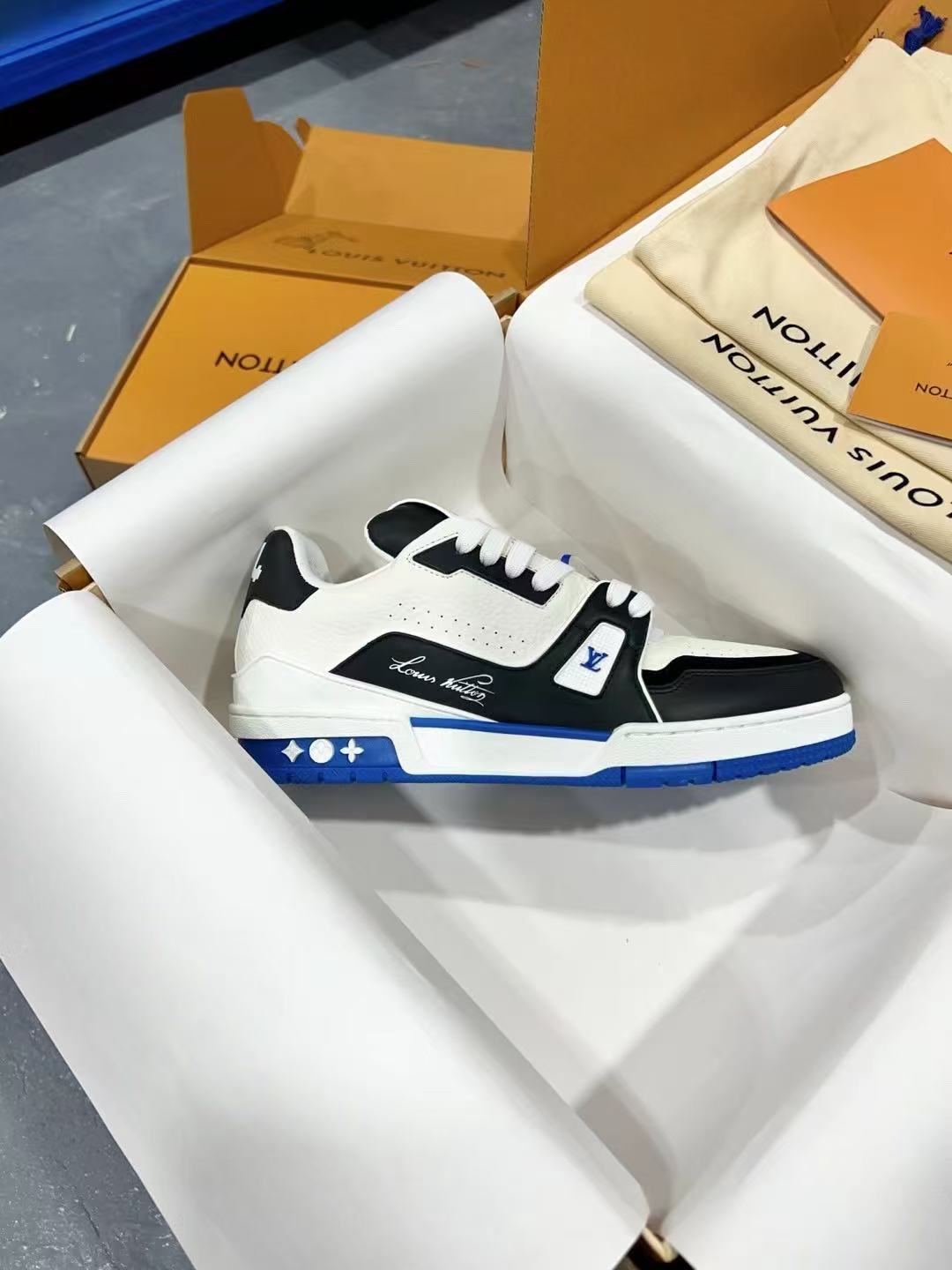 LV trainer blue, white and black