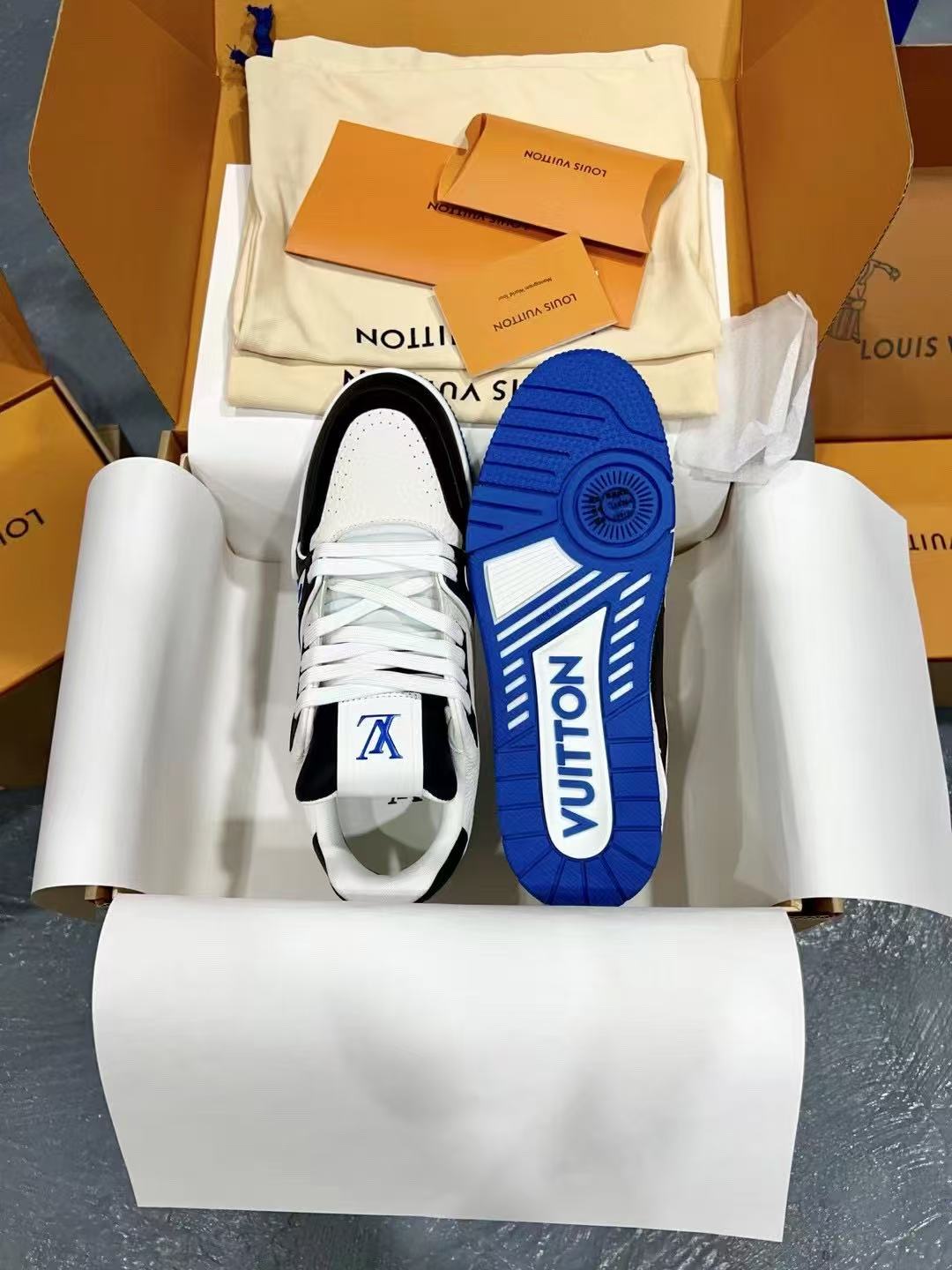 LV trainer blue, white and black