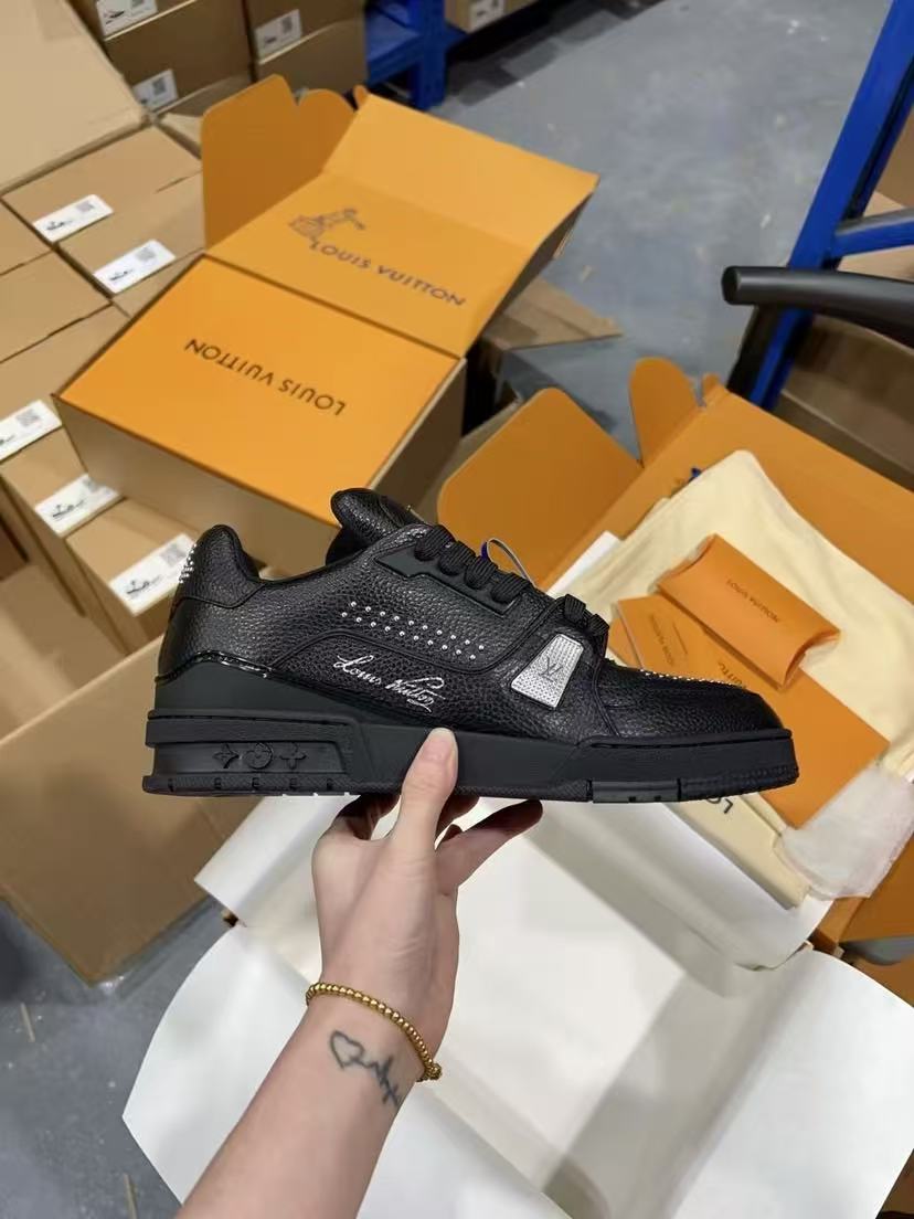 LV trainer #54 black nails