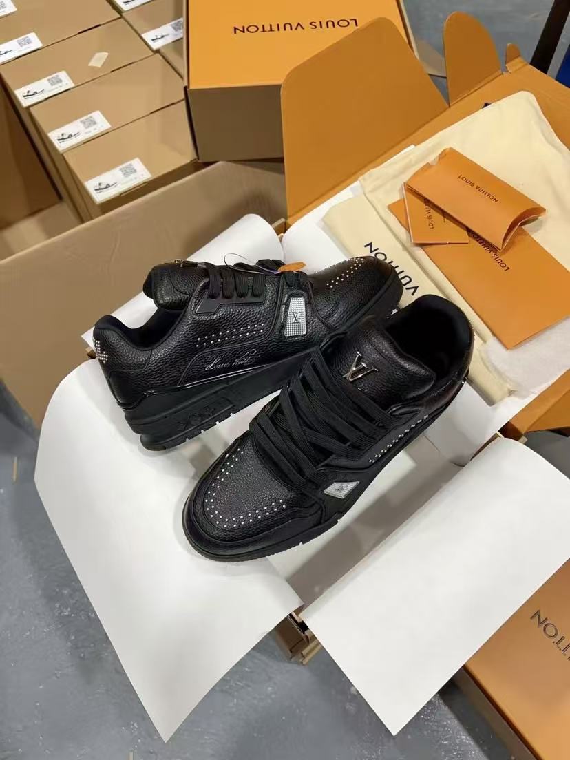 LV trainer #54 black nails